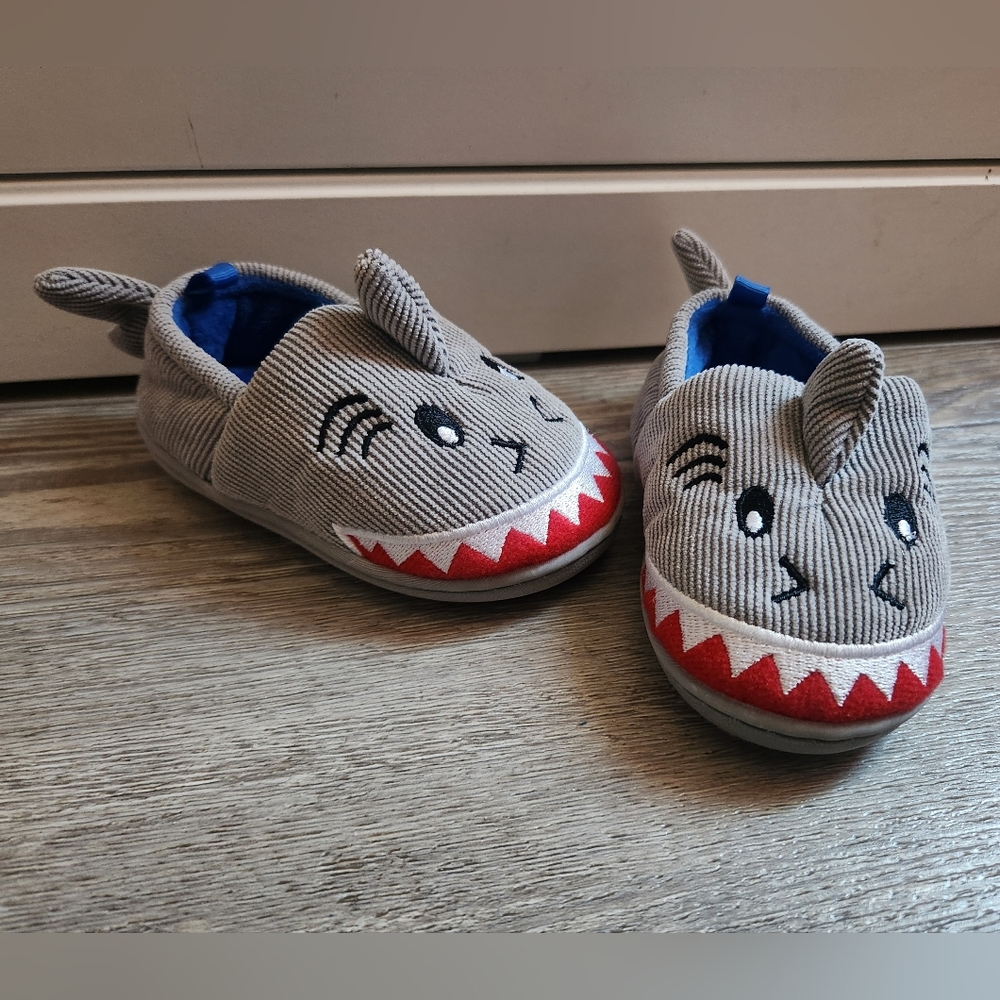 Shark Slippers For Toodlers - Picture 2 of 5